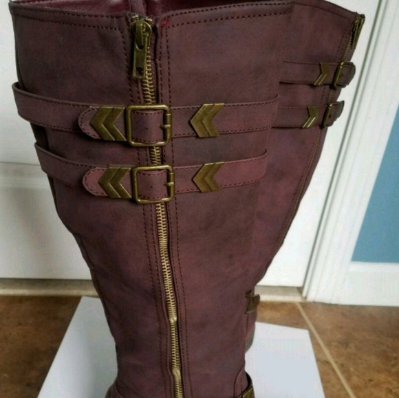 Burgundy boots - Picture 2 of 3